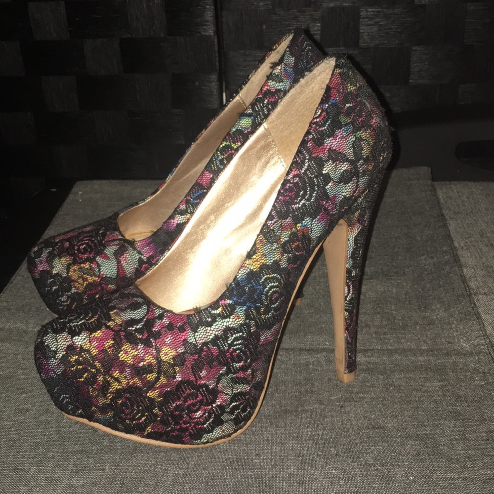 High heels - Picture 2 of 3
